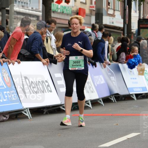 21.09.2025 - PSD Bank Halbmarathon Strokosch-Dieckow http://msf.ph/oto/8945820 21.09.2025 12:07:19 Ziel 1686, 2671, 2694, 2864, 2942, 3065, 3393, 3692 meine-sportfotos.de