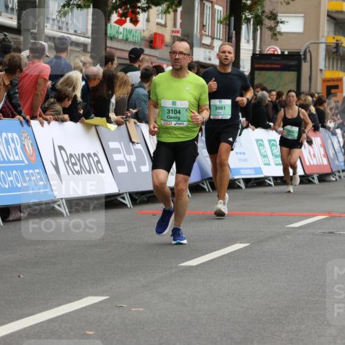 21.09.2025 - PSD Bank Halbmarathon Strokosch-Dieckow http://msf.ph/oto/8945906 21.09.2025 12:00:31 Ziel 1034, 1159, 2317, 2473, 2697, 2699, 2723, 2744, 2762, 3026, 3046, 3104, 3603, 3677, 3957, 3961, 3984 meine-sportfotos.de