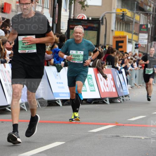 21.09.2025 - PSD Bank Halbmarathon Strokosch-Dieckow http://msf.ph/oto/8945969 21.09.2025 12:00:52 Ziel 1203, 1382, 2468, 2481, 2668, 2803, 2853, 2986, 3168, 3172, 4009 meine-sportfotos.de