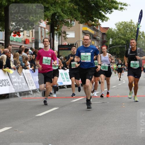 21.09.2025 - PSD Bank Halbmarathon Strokosch-Dieckow http://msf.ph/oto/8946121 21.09.2025 12:01:54 Ziel 1084, 1323, 1377, 1713, 1714, 1790, 1929, 2284, 2464, 2474, 2514, 2563, 2720, 2738, 2741, 2922, 2924, 2938, 3157, 3180, 3395, 3814, 3940 meine-sportfotos.de