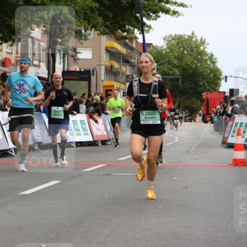 21.09.2025 - PSD Bank Halbmarathon Strokosch-Dieckow http://msf.ph/oto/8946156 21.09.2025 12:02:00 Ziel 1084, 1323, 1713, 1714, 1790, 1929, 2464, 2738, 2741, 2922, 2966, 3020, 3157, 3180, 3395, 3814, 3940 meine-sportfotos.de