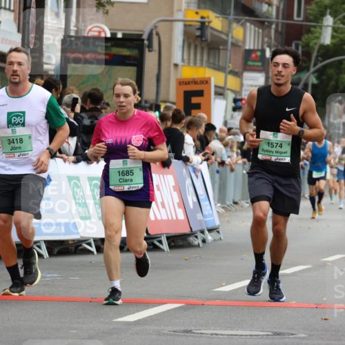 21.09.2025 - PSD Bank Halbmarathon Strokosch-Dieckow http://msf.ph/oto/8946259 21.09.2025 12:02:50 Ziel 1574, 1685, 2448, 3071, 3114, 3130, 3299, 3418 meine-sportfotos.de