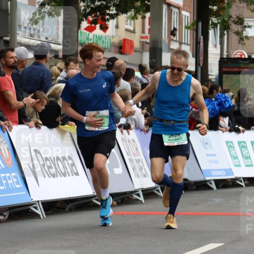 21.09.2025 - PSD Bank Halbmarathon Strokosch-Dieckow http://msf.ph/oto/8946271 21.09.2025 12:03:02 Ziel 1664, 2629, 3113, 3965, 3986 meine-sportfotos.de