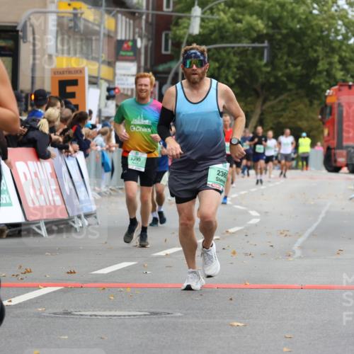 21.09.2025 - PSD Bank Halbmarathon Strokosch-Dieckow http://msf.ph/oto/8946334 21.09.2025 12:10:38 Ziel 1642, 1670, 1732, 2365, 2385, 2979, 3029, 3446 meine-sportfotos.de