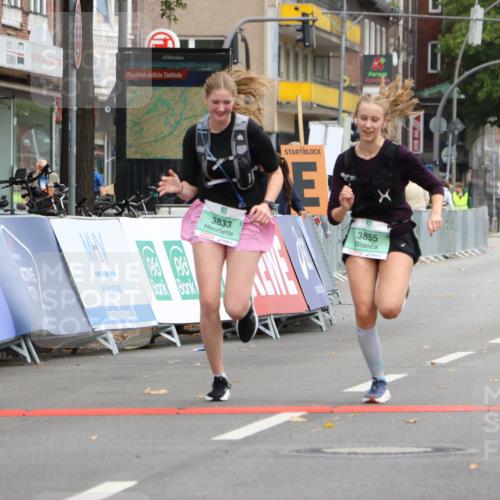 21.09.2025 - PSD Bank Halbmarathon Strokosch-Dieckow http://msf.ph/oto/8946865 21.09.2025 12:56:32 Ziel 3833, 3855 meine-sportfotos.de