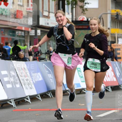 21.09.2025 - PSD Bank Halbmarathon Strokosch-Dieckow http://msf.ph/oto/8946871 21.09.2025 12:56:33 Ziel 3833, 3855 meine-sportfotos.de