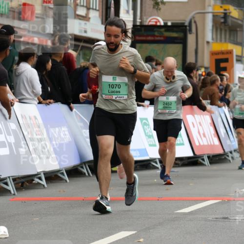 21.09.2025 - PSD Bank Halbmarathon Strokosch-Dieckow http://msf.ph/oto/8947314 21.09.2025 12:19:52 Ziel 1004, 1070, 1661, 2452, 2714, 2799, 3111, 3122, 3264, 3265, 3329, 3347, 3501, 3528, 3567, 3672, 3678, 4067 meine-sportfotos.de