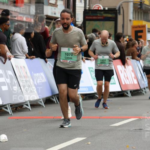 21.09.2025 - PSD Bank Halbmarathon Strokosch-Dieckow http://msf.ph/oto/8947319 21.09.2025 12:19:52 Ziel 1004, 1070, 1661, 2452, 2714, 2799, 3111, 3122, 3264, 3265, 3329, 3347, 3501, 3528, 3567, 3672, 3678, 4067 meine-sportfotos.de
