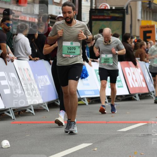 21.09.2025 - PSD Bank Halbmarathon Strokosch-Dieckow http://msf.ph/oto/8947323 21.09.2025 12:19:53 Ziel 1004, 1070, 1661, 2452, 2714, 3111, 3122, 3264, 3265, 3329, 3347, 3501, 3528, 3567, 3672, 3678, 4067 meine-sportfotos.de