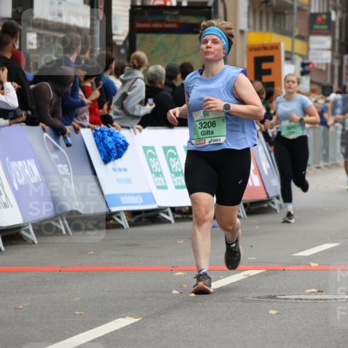 21.09.2025 - PSD Bank Halbmarathon Strokosch-Dieckow http://msf.ph/oto/8947528 21.09.2025 12:26:11 Ziel 3206, 3227, 3504, 3611 meine-sportfotos.de