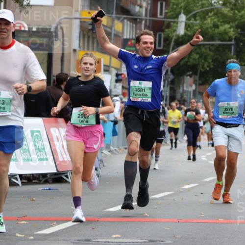 21.09.2025 - PSD Bank Halbmarathon Strokosch-Dieckow http://msf.ph/oto/8947574 21.09.2025 12:26:32 Ziel 1681, 2900, 2903, 2950, 3276, 3514, 3686, 3813 meine-sportfotos.de