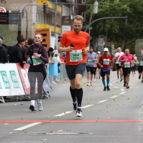 21.09.2025 - PSD Bank Halbmarathon Strokosch-Dieckow http://msf.ph/oto/8947632 21.09.2025 12:27:06 Ziel 3277, 3278, 3279, 3330, 3353, 3357, 3856, 3882 meine-sportfotos.de