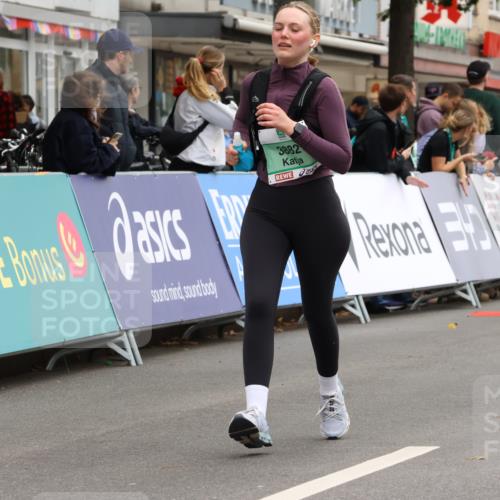 21.09.2025 - PSD Bank Halbmarathon Strokosch-Dieckow http://msf.ph/oto/8947646 21.09.2025 12:27:12 Ziel 3856, 3882, 3989 meine-sportfotos.de