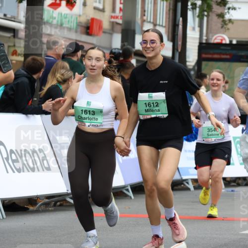 21.09.2025 - PSD Bank Halbmarathon Strokosch-Dieckow http://msf.ph/oto/8947769 21.09.2025 12:23:41 Ziel 1011, 1012, 1013, 1166, 1448, 1449, 1612, 1613, 2729, 2987, 3225, 3359, 3368, 3515, 3546 meine-sportfotos.de