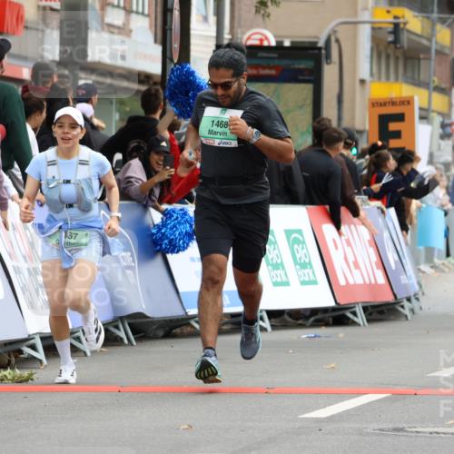 21.09.2025 - PSD Bank Halbmarathon Strokosch-Dieckow http://msf.ph/oto/8947926 21.09.2025 12:29:54 Ziel 1467, 1468, 3287, 3351 meine-sportfotos.de