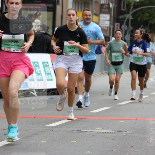 21.09.2025 - PSD Bank Halbmarathon Strokosch-Dieckow http://msf.ph/oto/8948044 21.09.2025 12:32:02 Ziel 1595, 1596, 2679, 3289, 3316, 3789, 3994 meine-sportfotos.de