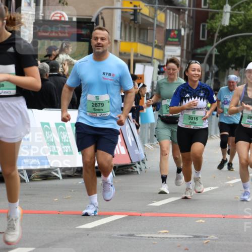 21.09.2025 - PSD Bank Halbmarathon Strokosch-Dieckow http://msf.ph/oto/8948047 21.09.2025 12:32:04 Ziel 1595, 1596, 2679, 3289, 3316, 3789, 3994 meine-sportfotos.de
