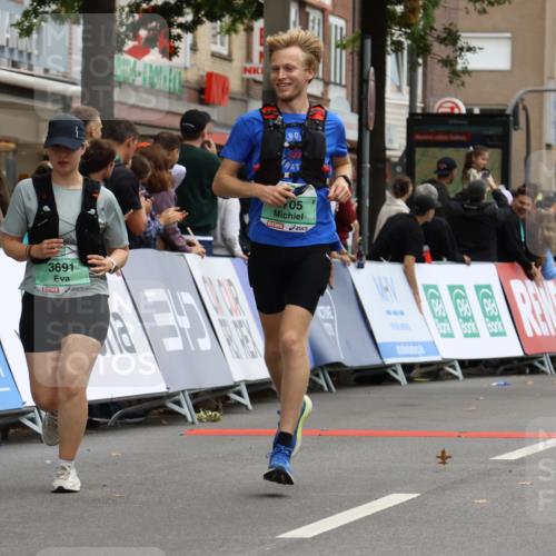 21.09.2025 - PSD Bank Halbmarathon Strokosch-Dieckow http://msf.ph/oto/8948090 21.09.2025 12:33:04 Ziel 3522, 3691, 3705 meine-sportfotos.de
