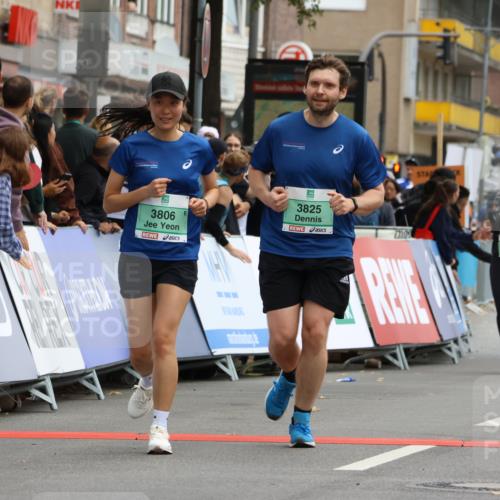 21.09.2025 - PSD Bank Halbmarathon Strokosch-Dieckow http://msf.ph/oto/8948112 21.09.2025 12:33:49 Ziel 3401, 3693, 3697, 3806, 3825 meine-sportfotos.de