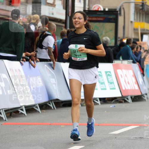 21.09.2025 - PSD Bank Halbmarathon Strokosch-Dieckow http://msf.ph/oto/8948294 21.09.2025 12:37:50 Ziel 3377, 3405, 3553, 3717 meine-sportfotos.de