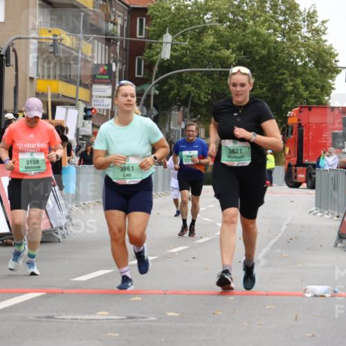 21.09.2025 - PSD Bank Halbmarathon Strokosch-Dieckow http://msf.ph/oto/8948335 21.09.2025 12:38:42 Ziel 3158, 3821, 3861 meine-sportfotos.de