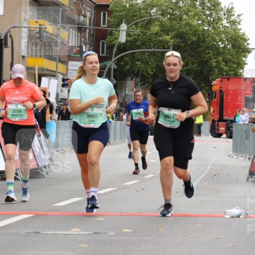 21.09.2025 - PSD Bank Halbmarathon Strokosch-Dieckow http://msf.ph/oto/8948337 21.09.2025 12:38:42 Ziel 3158, 3821, 3861 meine-sportfotos.de