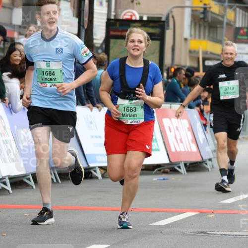 21.09.2025 - PSD Bank Halbmarathon Strokosch-Dieckow http://msf.ph/oto/8948422 21.09.2025 12:40:39 Ziel 1683, 1684, 3718, 3719 meine-sportfotos.de
