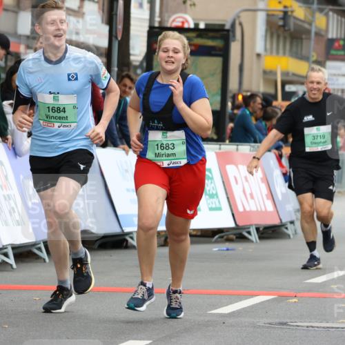 21.09.2025 - PSD Bank Halbmarathon Strokosch-Dieckow http://msf.ph/oto/8948424 21.09.2025 12:40:39 Ziel 1683, 1684, 3718, 3719 meine-sportfotos.de