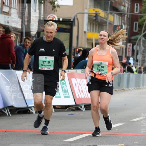 21.09.2025 - PSD Bank Halbmarathon Strokosch-Dieckow http://msf.ph/oto/8948426 21.09.2025 12:40:41 Ziel 1683, 1684, 3718, 3719 meine-sportfotos.de
