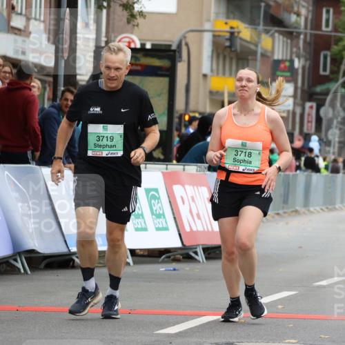 21.09.2025 - PSD Bank Halbmarathon Strokosch-Dieckow http://msf.ph/oto/8948427 21.09.2025 12:40:41 Ziel 1683, 1684, 3718, 3719 meine-sportfotos.de