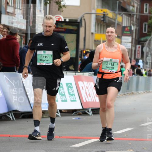 21.09.2025 - PSD Bank Halbmarathon Strokosch-Dieckow http://msf.ph/oto/8948428 21.09.2025 12:40:41 Ziel 1683, 1684, 3718, 3719 meine-sportfotos.de