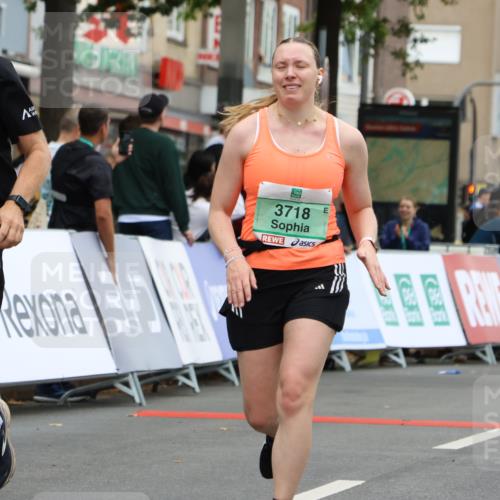 21.09.2025 - PSD Bank Halbmarathon Strokosch-Dieckow http://msf.ph/oto/8948439 21.09.2025 12:40:44 Ziel 1683, 1684, 3718, 3719 meine-sportfotos.de
