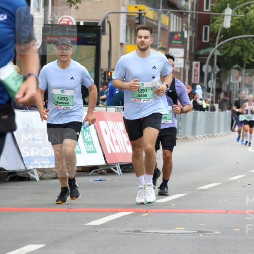 21.09.2025 - PSD Bank Halbmarathon Strokosch-Dieckow http://msf.ph/oto/8948454 21.09.2025 12:41:04 Ziel 1291, 1293, 1540, 3459, 3676 meine-sportfotos.de