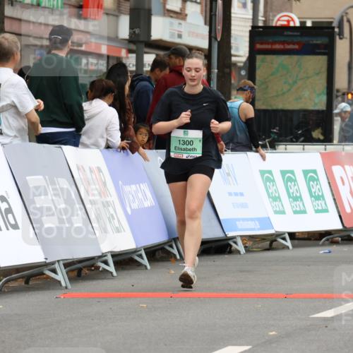 21.09.2025 - PSD Bank Halbmarathon Strokosch-Dieckow http://msf.ph/oto/8948543 21.09.2025 12:42:28 Ziel 1300, 3241, 3381, 3495, 3537, 3702 meine-sportfotos.de