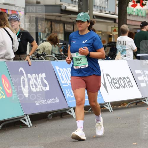 21.09.2025 - PSD Bank Halbmarathon Strokosch-Dieckow http://msf.ph/oto/8948680 21.09.2025 12:44:25 Ziel 1516, 3712, 3744, 3850 meine-sportfotos.de