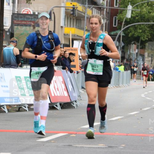 21.09.2025 - PSD Bank Halbmarathon Strokosch-Dieckow http://msf.ph/oto/8948770 21.09.2025 12:47:07 Ziel 3420, 3421 meine-sportfotos.de