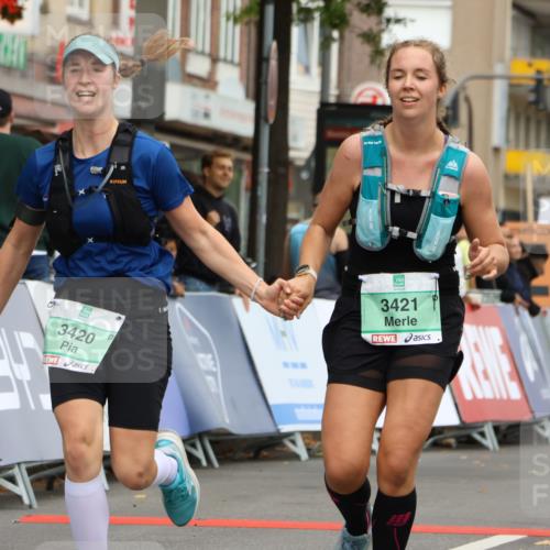 21.09.2025 - PSD Bank Halbmarathon Strokosch-Dieckow http://msf.ph/oto/8948778 21.09.2025 12:47:09 Ziel 3420, 3421 meine-sportfotos.de