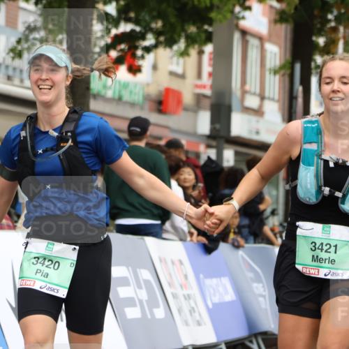 21.09.2025 - PSD Bank Halbmarathon Strokosch-Dieckow http://msf.ph/oto/8948788 21.09.2025 12:47:10 Ziel 3420, 3421 meine-sportfotos.de