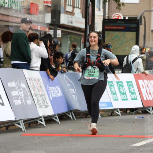 21.09.2025 - PSD Bank Halbmarathon Strokosch-Dieckow http://msf.ph/oto/8948807 21.09.2025 12:48:34 Ziel 3830, 3834 meine-sportfotos.de