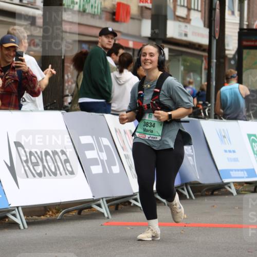 21.09.2025 - PSD Bank Halbmarathon Strokosch-Dieckow http://msf.ph/oto/8948810 21.09.2025 12:48:35 Ziel 3830, 3834 meine-sportfotos.de