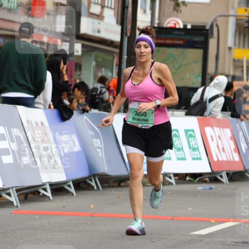 21.09.2025 - PSD Bank Halbmarathon Strokosch-Dieckow http://msf.ph/oto/8948826 21.09.2025 12:48:39 Ziel 3830, 3834 meine-sportfotos.de