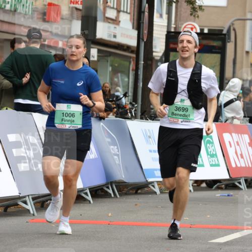 21.09.2025 - PSD Bank Halbmarathon Strokosch-Dieckow http://msf.ph/oto/8948861 21.09.2025 12:49:34 Ziel 1006, 3699, 4060 meine-sportfotos.de