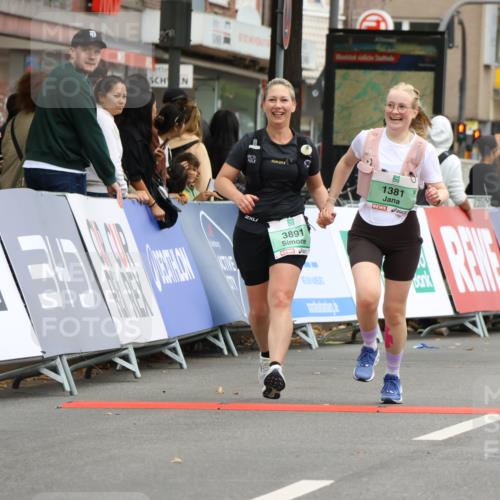 21.09.2025 - PSD Bank Halbmarathon Strokosch-Dieckow http://msf.ph/oto/8948935 21.09.2025 12:51:31 Ziel 1381, 3891 meine-sportfotos.de