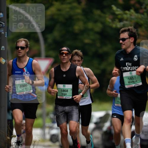 21.09.2025 - PSD Bank Halbmarathon Patografie http://msf.ph/oto/8949582 21.09.2025 09:53:55 Laufen 4066, 1868, 1857 meine-sportfotos.de