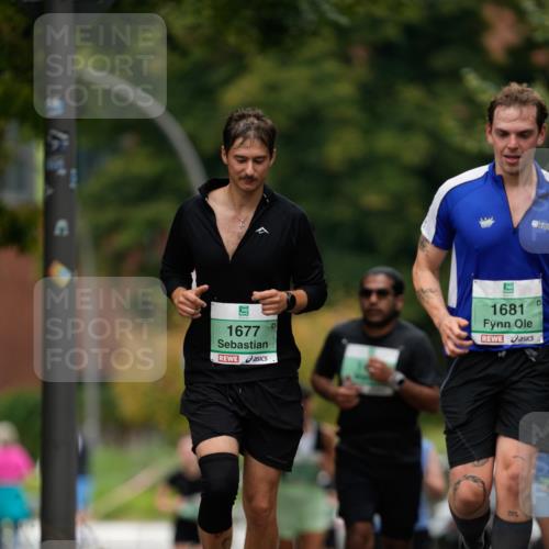 21.09.2025 - PSD Bank Halbmarathon Patografie http://msf.ph/oto/8950324 21.09.2025 10:43:00 Laufen 1677, 1681 meine-sportfotos.de