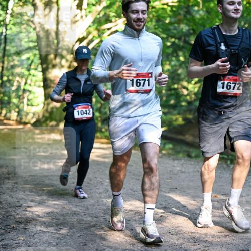 28.09.2025 - 33. Volkslauf durch das schöne Alstertal Dr. Thomas Lammeyer http://msf.ph/oto/8952316 28.09.2025 10:21:02 Laufen 1042, 1671, 1672 meine-sportfotos.de