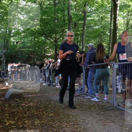 28.09.2025 - 33. Volkslauf durch das schöne Alstertal Strokosch-Dieckow http://msf.ph/oto/8953154 28.09.2025 12:29:01 Ziel 2481, 2482 meine-sportfotos.de