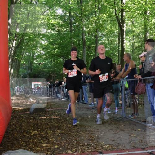 28.09.2025 - 33. Volkslauf durch das schöne Alstertal Strokosch-Dieckow http://msf.ph/oto/8953181 28.09.2025 12:29:06 Ziel 2481, 2482 meine-sportfotos.de