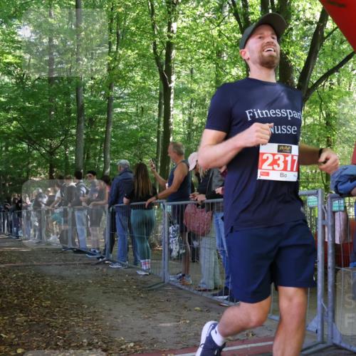 28.09.2025 - 33. Volkslauf durch das schöne Alstertal Strokosch-Dieckow http://msf.ph/oto/8953269 28.09.2025 12:30:11 Ziel 2096, 2097, 2245, 2456 meine-sportfotos.de
