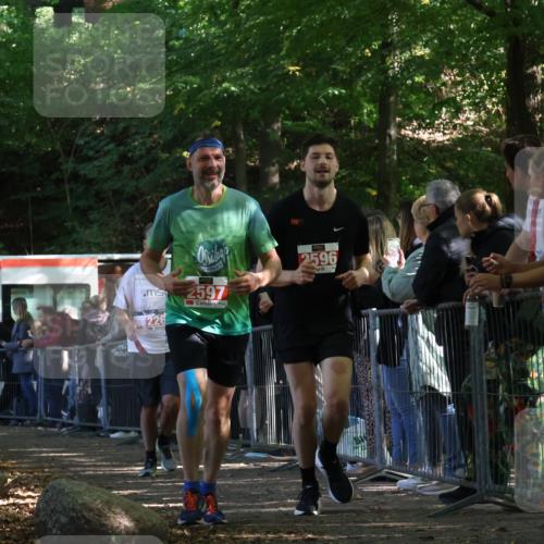 28.09.2025 - 33. Volkslauf durch das schöne Alstertal Strokosch-Dieckow http://msf.ph/oto/8953320 28.09.2025 12:30:42 Ziel 2264, 2596, 2597 meine-sportfotos.de